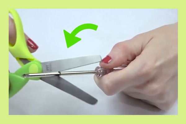 تیز کردن قیچی با پیچ گوشتی